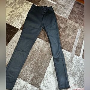 Black Skinny Pant; size S